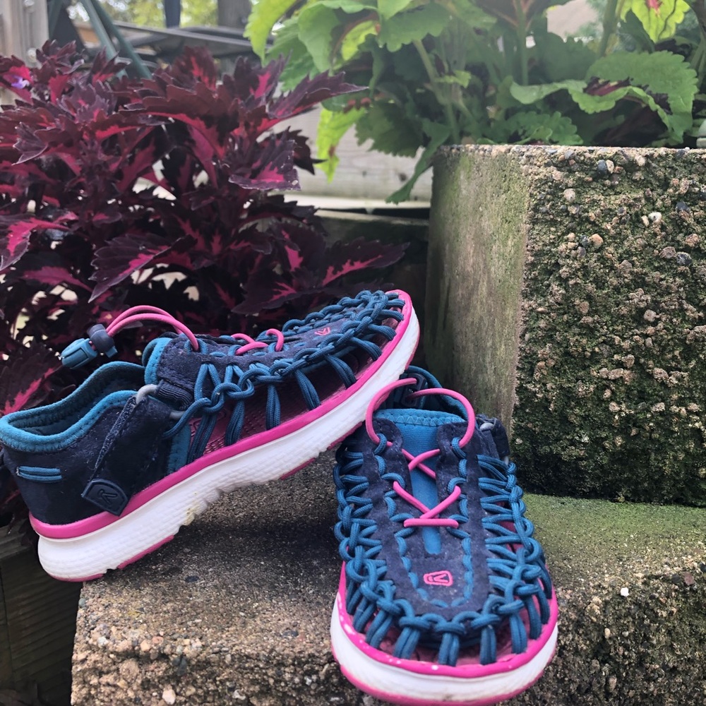 Keen girls sandals